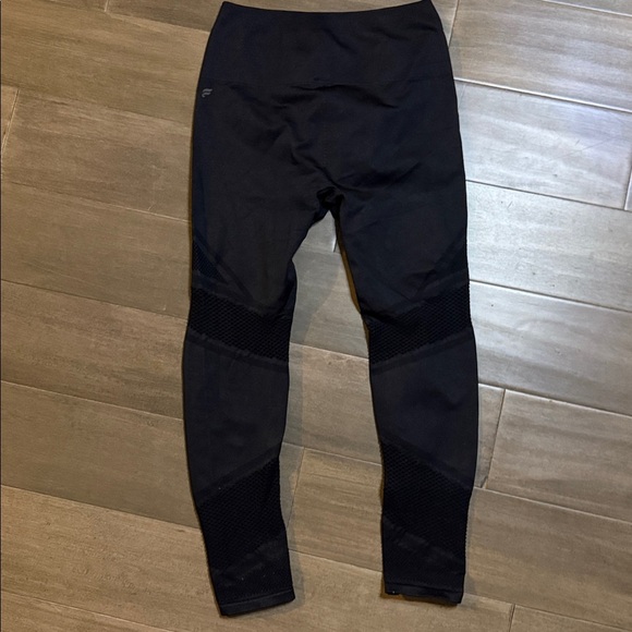 Fabletics Mosaic High Waisted 7/8 Black Leggings SZ Small - Picture 6 of 7